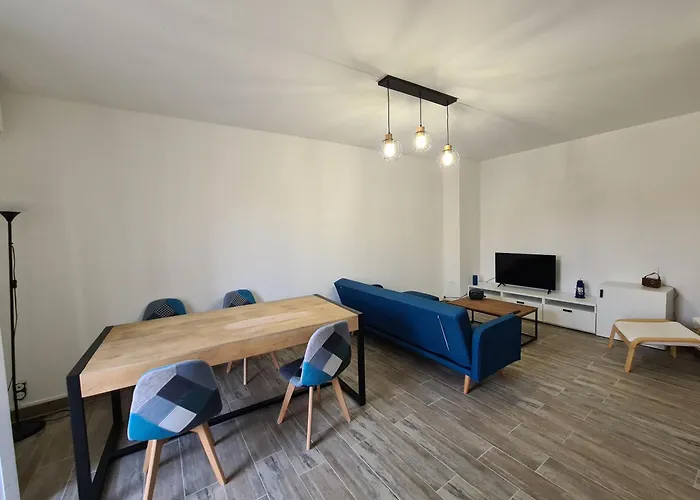 Appartement Renove Independant Avec Garage Au Centre Du Village