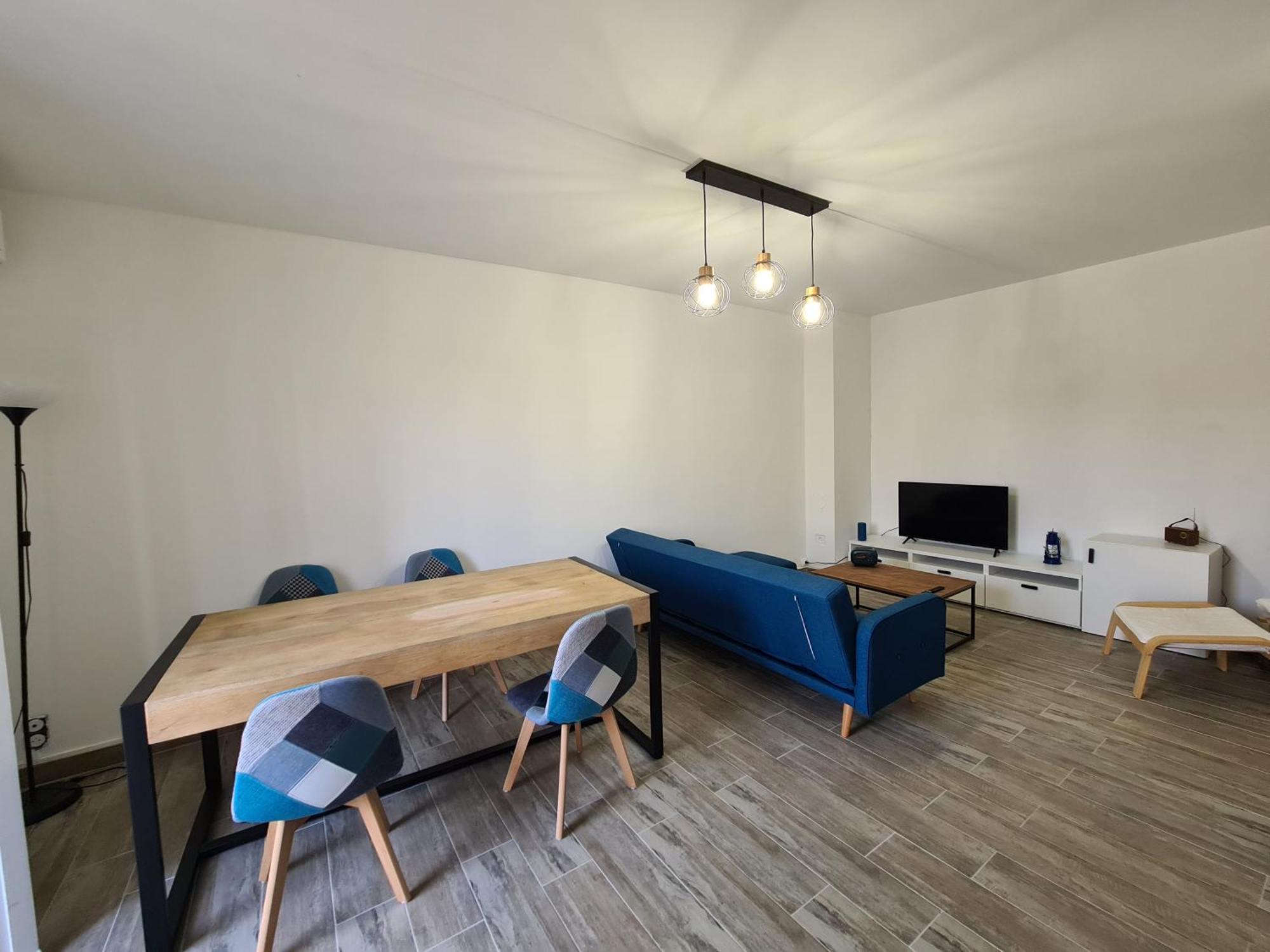 Renove Independant Avec Garage Au Centre Du Village *