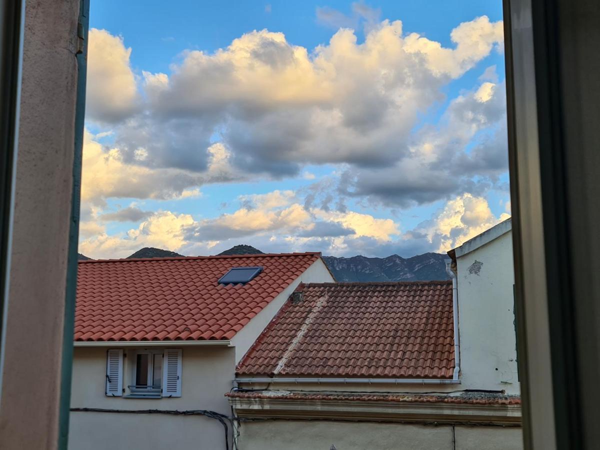 Renove Independant Avec Garage Au Centre Du Village Appartement